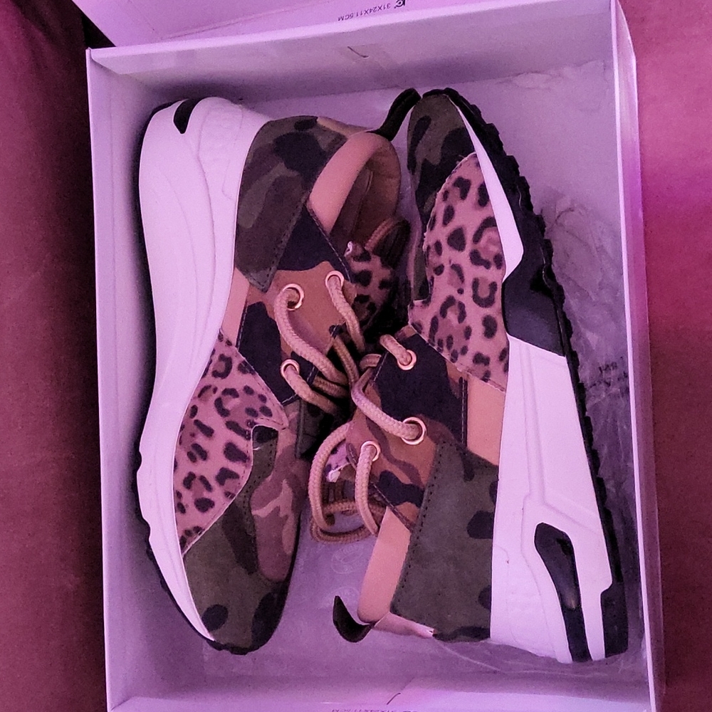 Sneakers